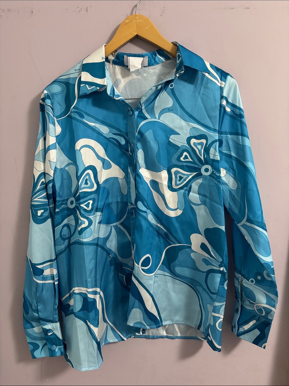 Blue and white swirled Floral-Print Long Sleeve blouse